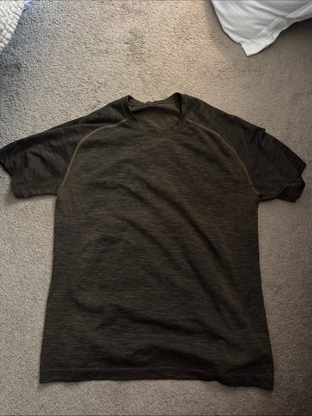lululemon athletica Men's Short Sleeve Tee - Olive